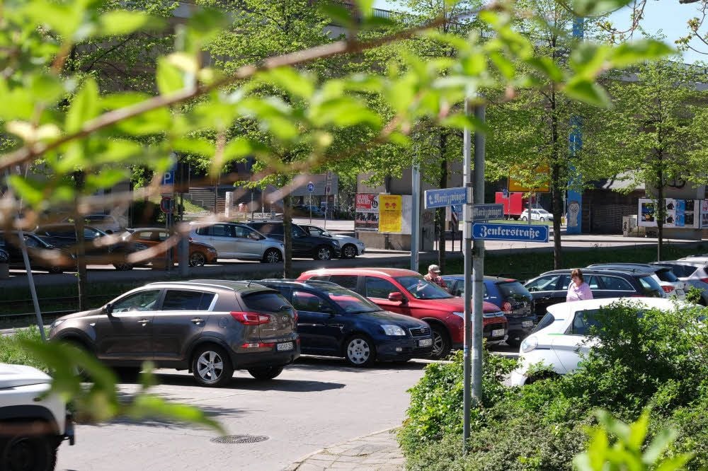 Parkende Autos am Moritzzwinger