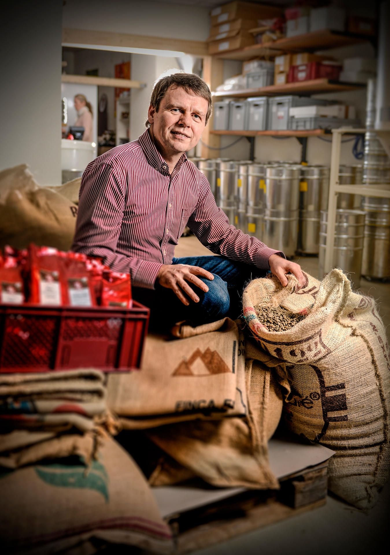 In Säcken bekommt die Köthener Rösterei die Kaffeebohnen geliefert. 20 Tonnen verarbeiten Torsten Vogel und sein Team pro Jahr.