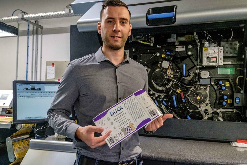 Marius Krause gibt Firmen die Möglichkeit, Rolletiketten wie diese online zu kalkulieren und zu bestellen.