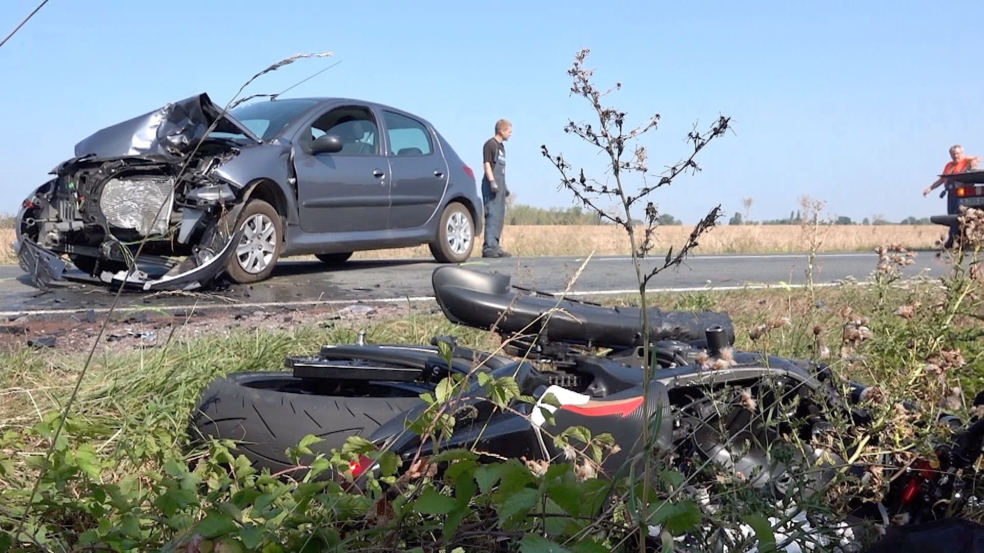 Bei dem Unfall im Jerichower Land wurden zwei Menschen schwer verletzt.
