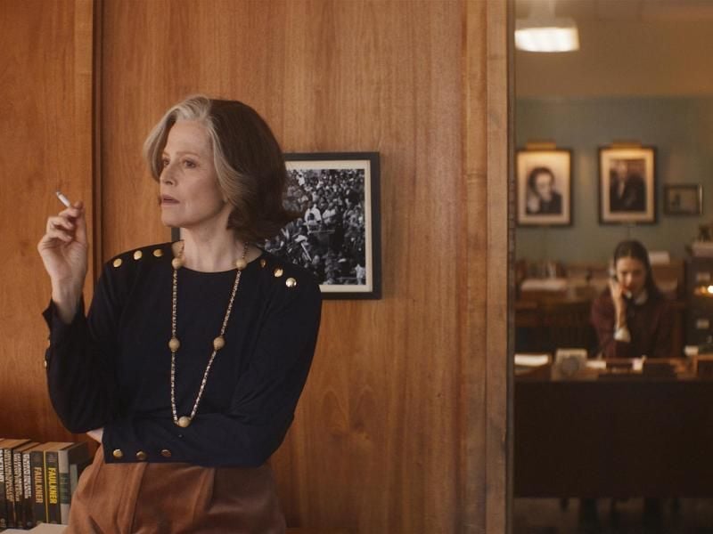 Sigourney Weaver (l) als Margaret in der Romanverfilmung „My Salinger Year”. Foto: Micro-Scope/Berlinale/dpa