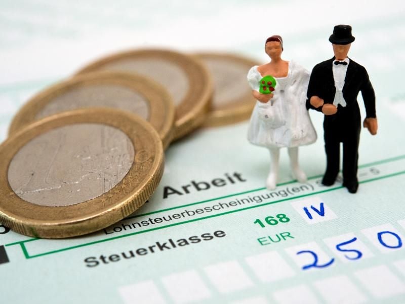 Ehepaare sollten gut abwägen, welche Steuerklassen sie wählen. Unter Umständen kann sich ein Wechsel lohnen. Foto: Andrea Warnecke