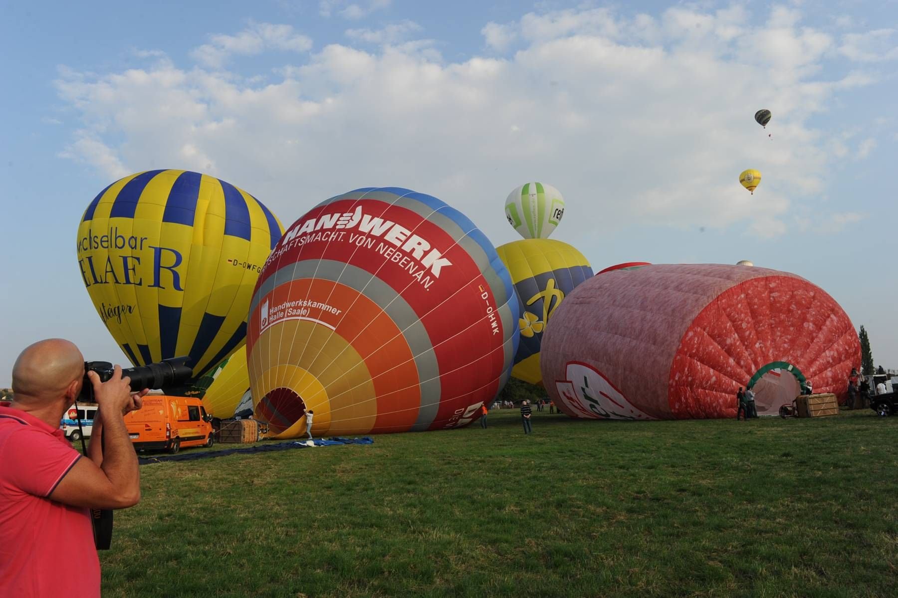 20 Heißluftballone stiegen am Freitagabend in den Himmel über Eisleben.