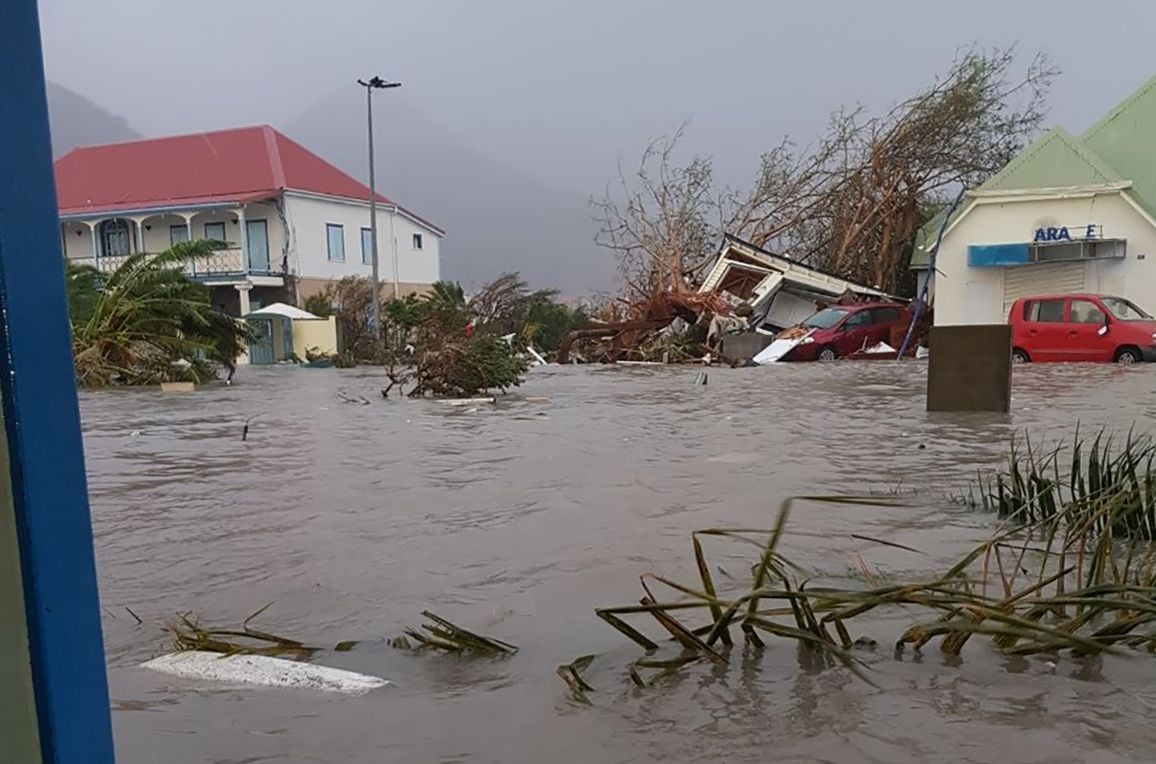 Dieses Handout zeigt nach Angaben des Senders RCI Guadeloupe überflutete Straßen in Saint-Martin