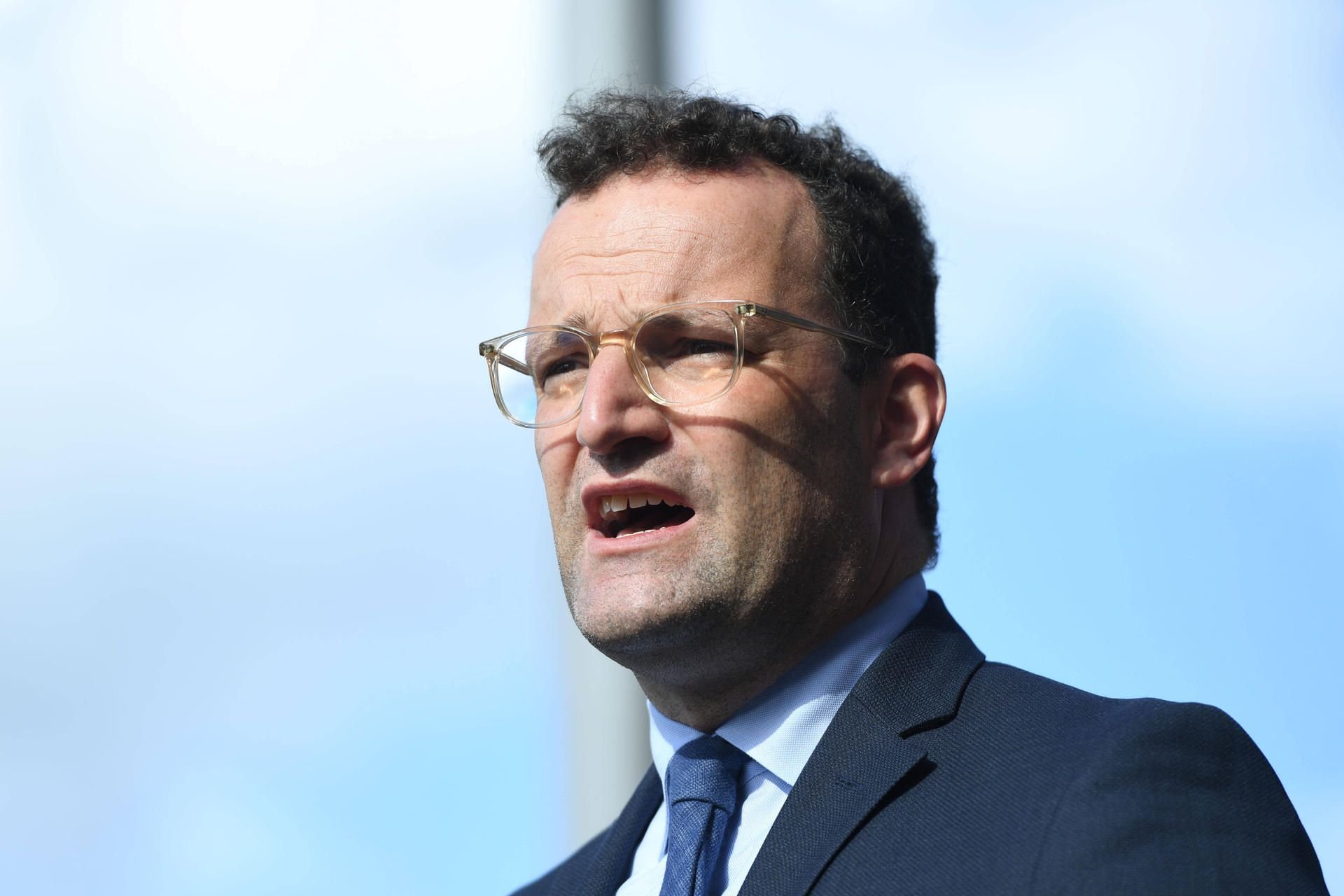Bundesgesundheitsminister Jens Spahn (CDU) wurde bei einem Auftritt bespuckt.