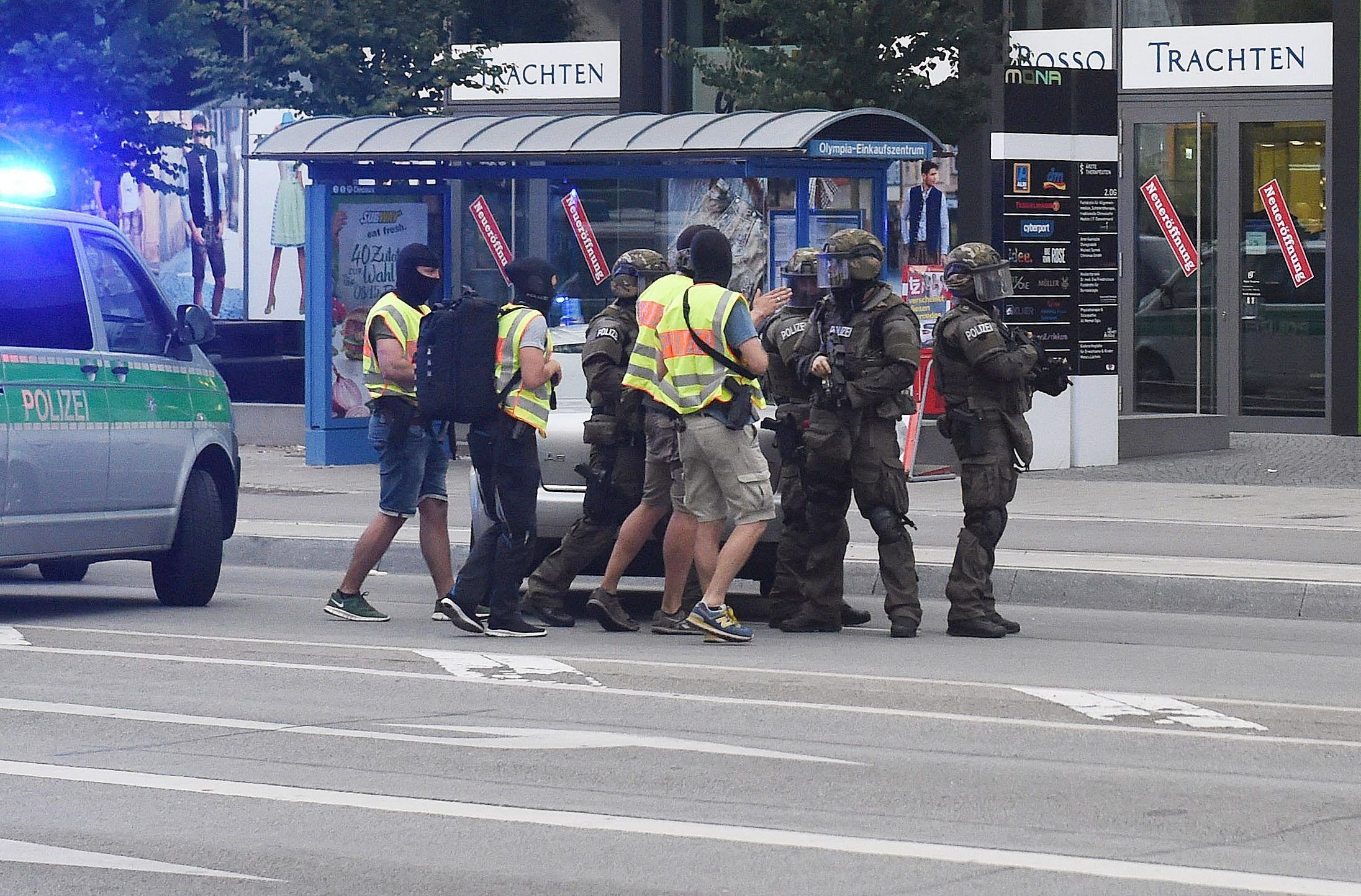 Terror-Angriff Liveticker zur Schießerei in München Polizei spricht von drei Tätern und sechs Toten