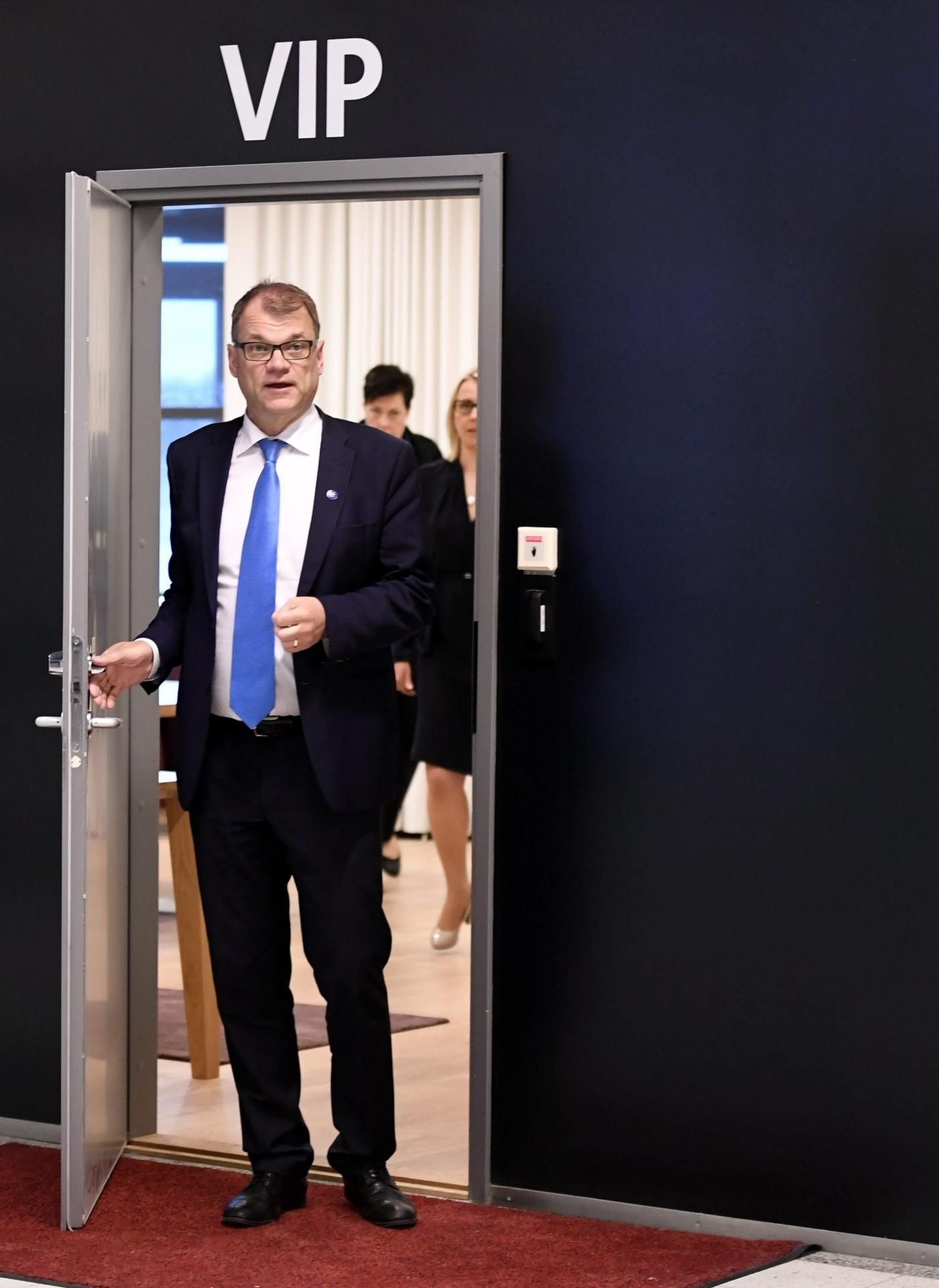 Finnlands Ministerpräsident Juha Sipilä bei der Pressekonferenz am Freitag