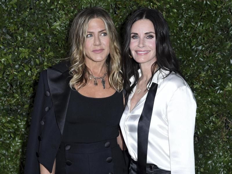 Immer noch „Friends”: Jennifer Aniston (l) und Courteney Cox. Foto: Richard Shotwell/Invision/AP/dpa