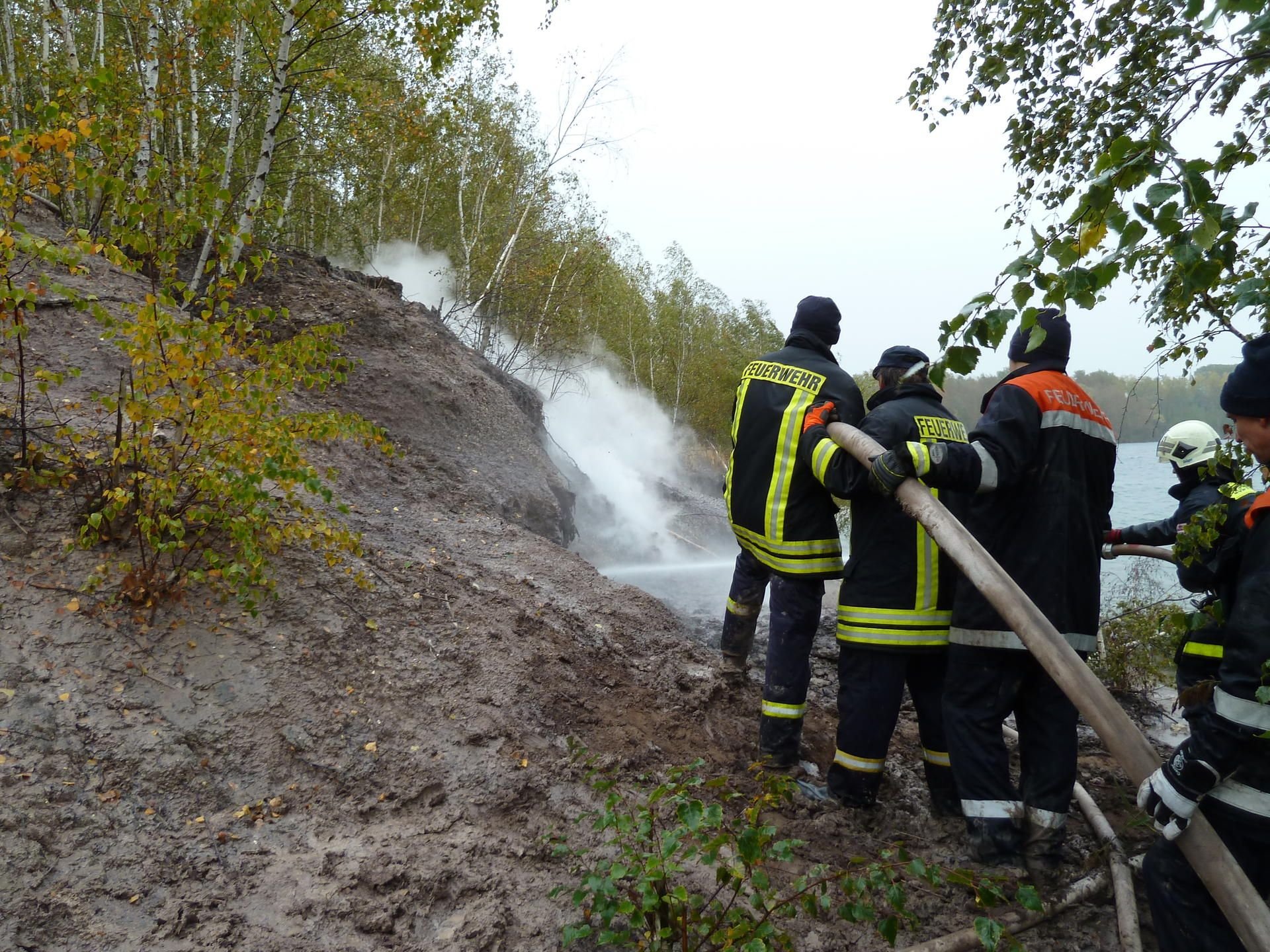 Erst im März hatte auf dem Gelände ein Feuer gebrannt.