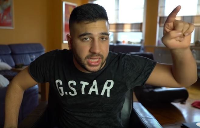 Mert Eksi hetzt in seinem Video gegen Schwule.