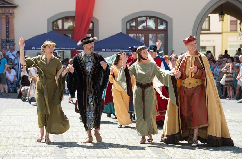 Mit insgesamt 29 Bildern zeigt der Festumzug die Naumburger Stadtgeschichte von der Belagerung durch die Hussiten 1432 bis zur Gegenwart.