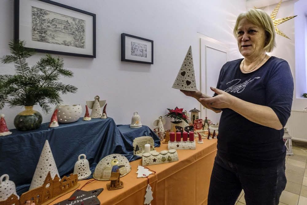 Gisela Höhne bringt jedes Jahr neue Kreationen mit zum Adventsmarkt im Schloss Wartenburg