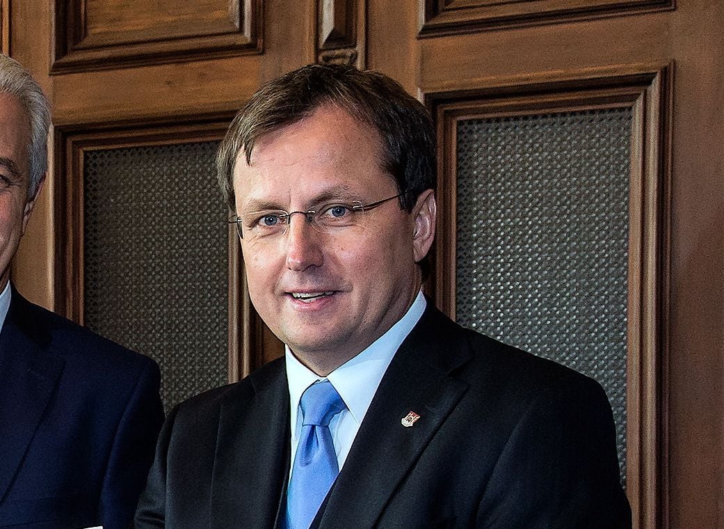 Jens Bühligen wurde 1966 in Markranstädt geboren und ist seit 2008 Oberbürgermeister der Stadt Merseburg.