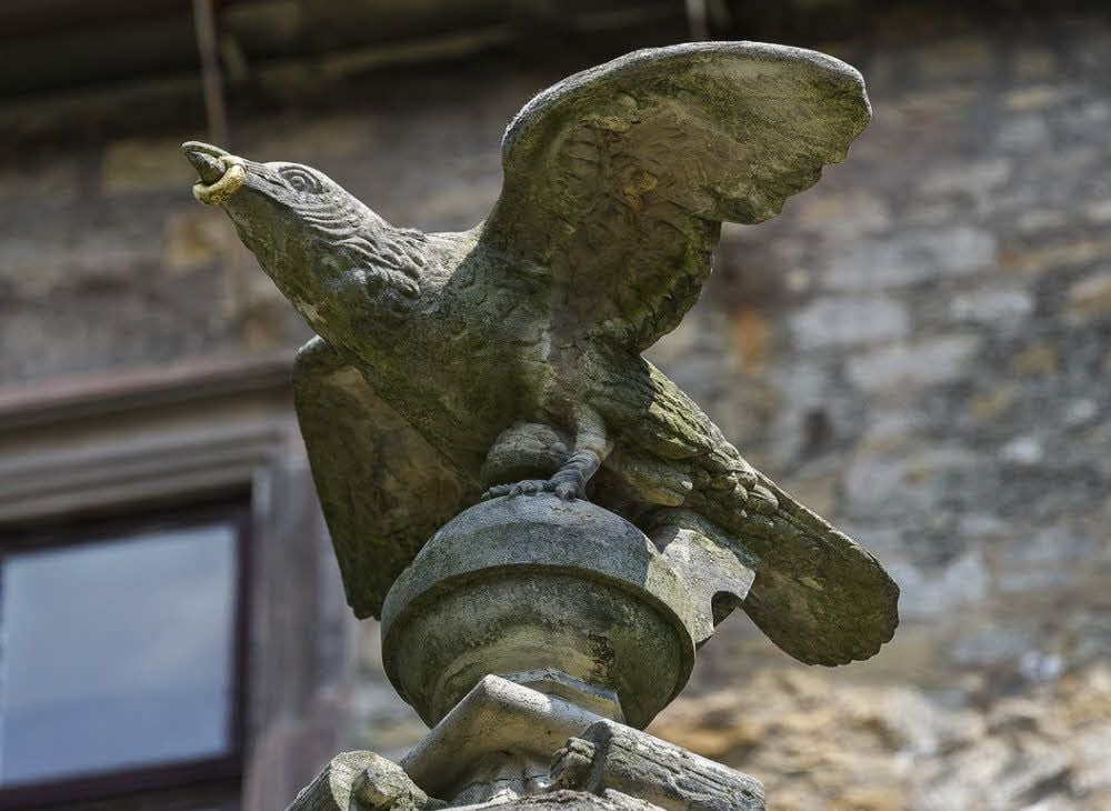 Der Rabe mit dem goldenen Ring - bis Montagabend war er an seinem Platz.