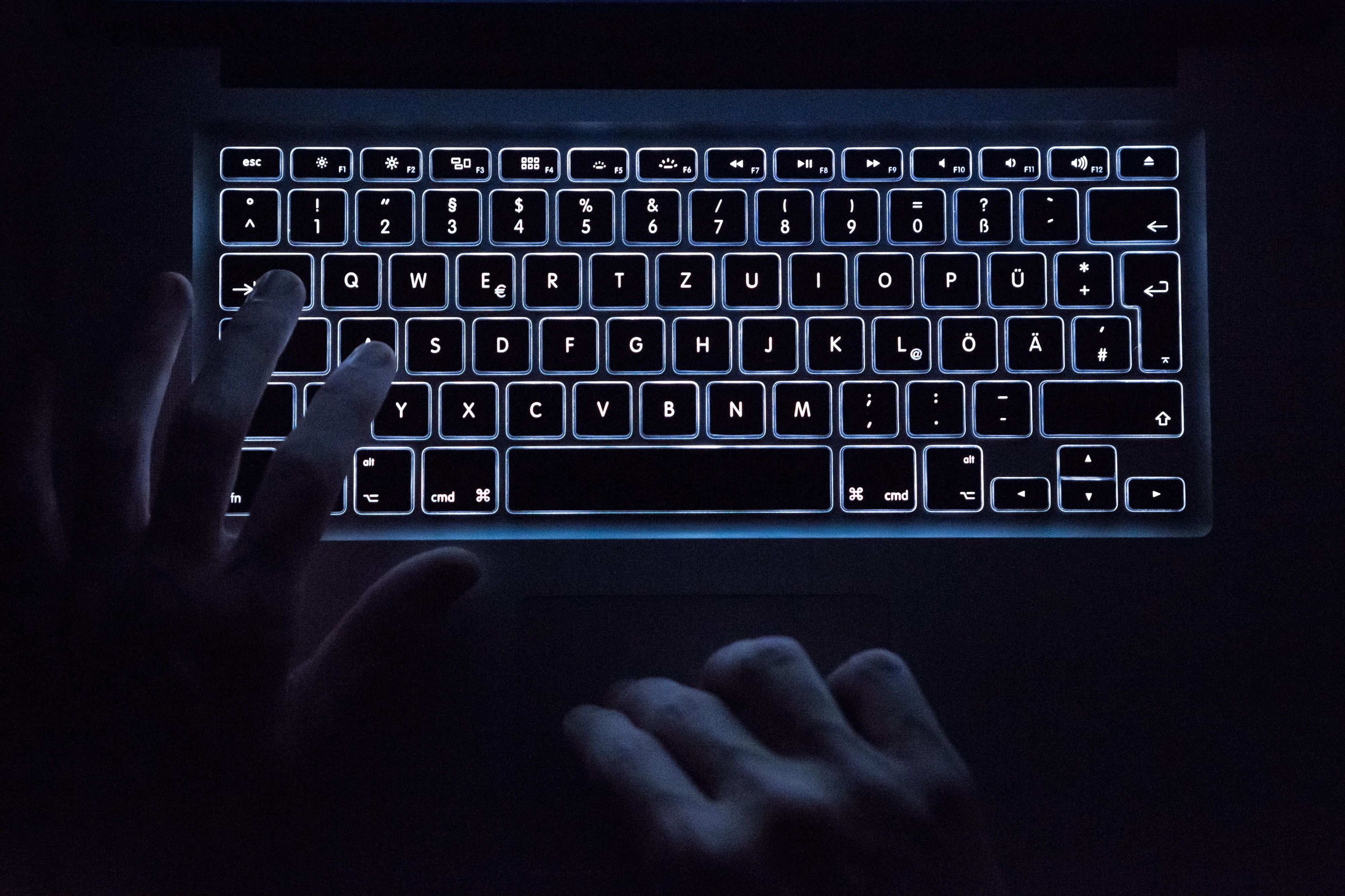 Hinter den Angriffen soll die russische Hackergruppe stecken, die auch hinter dem Angriff auf das Netzwerkn des Bundestages vermutet wird.