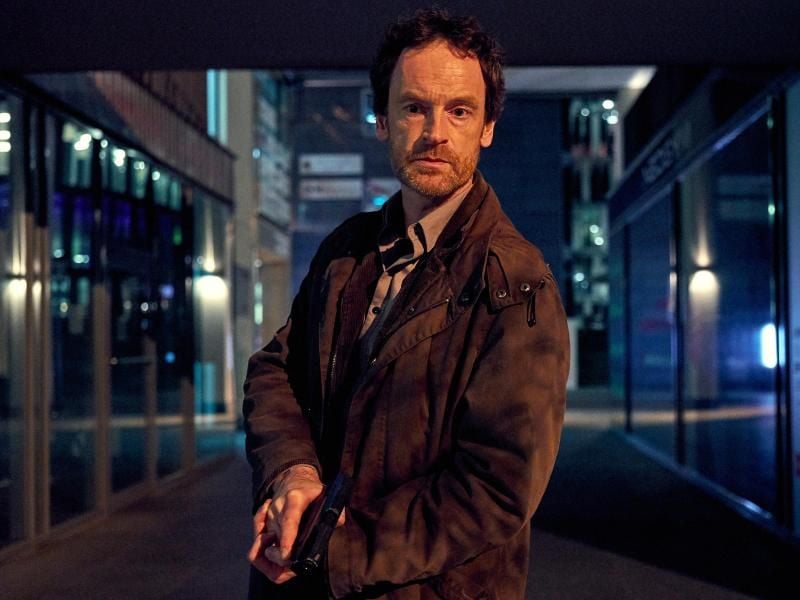 Nicht weit entfernt vom Tatort entdeckt Kommissar Peter Faber (Jörg Hartmann) ein Büro, in dem spät in der Nacht gearbeitet wird. Foto: WDR/Frank Dicks