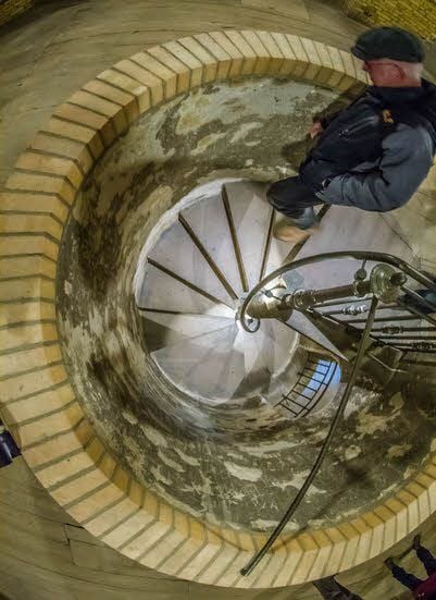 Über Stein- und Metallstufen ist der Turm des Wittenberger Schlosses erklimmbar.
