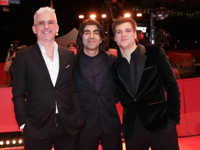 Regisseur und Produzent Fatih Akin (m.), Schauspieler Jonas Dassler und Autor Heinz Strunk (l) bei der Premiere des Films "Der goldene Handschuh". Foto: Jörg Carstensen