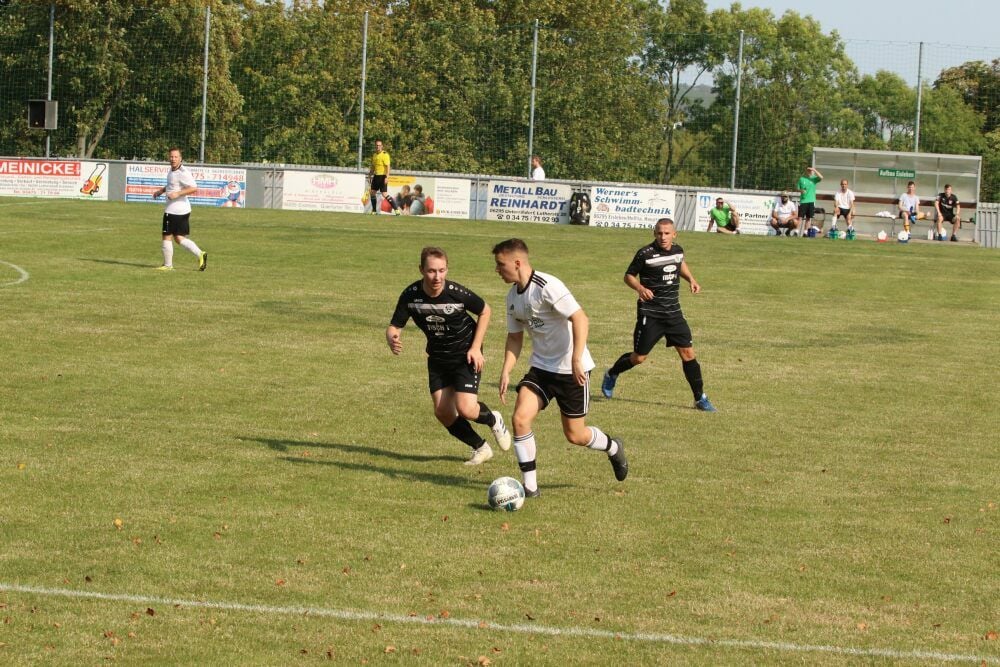 Aufbau Eisleben (weiß) setzte sich gegen Rottleberode 5:0 durch.