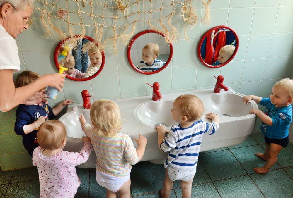 Jungen und Mädchen der Kita „Kinderland“ in Halle