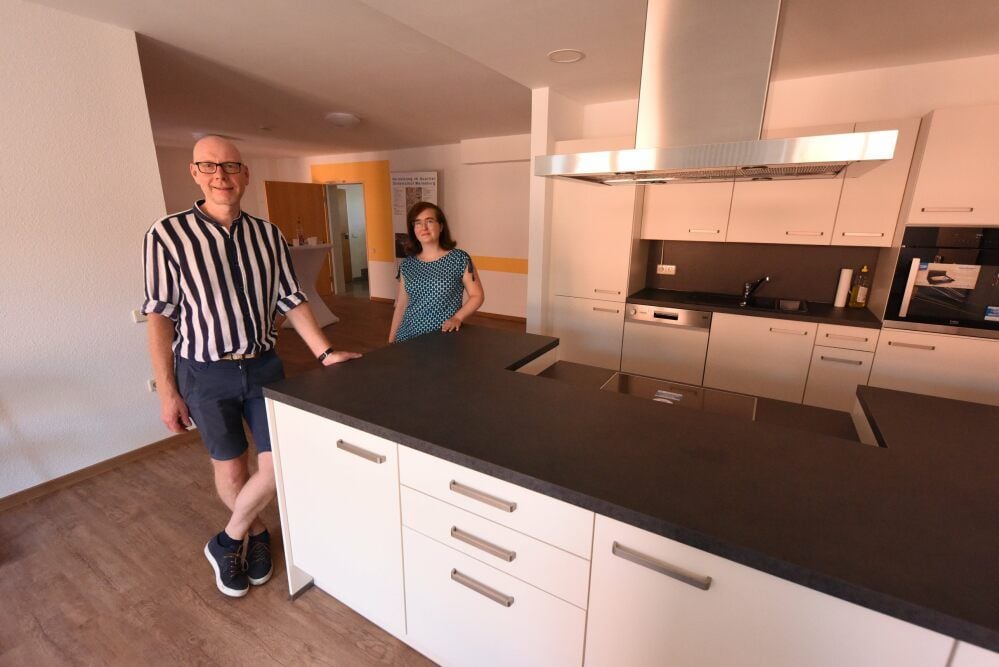 Joachim Wenzel und Nadine Schibrowski in der Senioren-WG