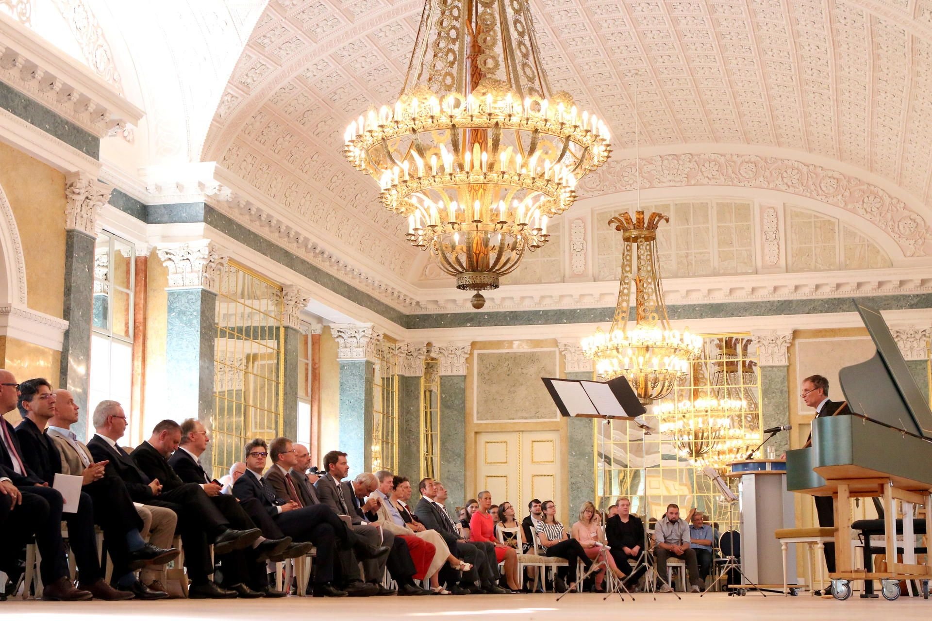 Der Spiegelsaal ist ein Schmuckstück geworden.