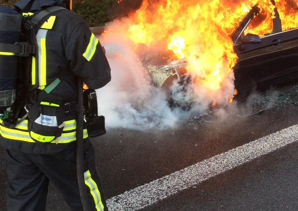 Eine Person ist bei einem Autounfall tödlich verunglückt.