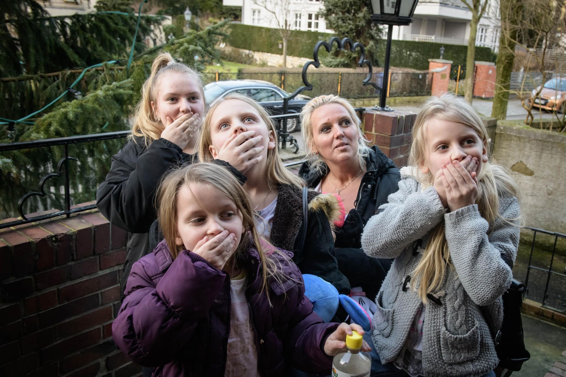 Macht Geld wirklich glücklich? Im SAT.1-Experiment »Plötzlich arm, plötzlich reich« tauschen ab 23. Mai 2018 um 20:15 Uhr Familien mit großen Einkommensunterschieden ihr Leben.