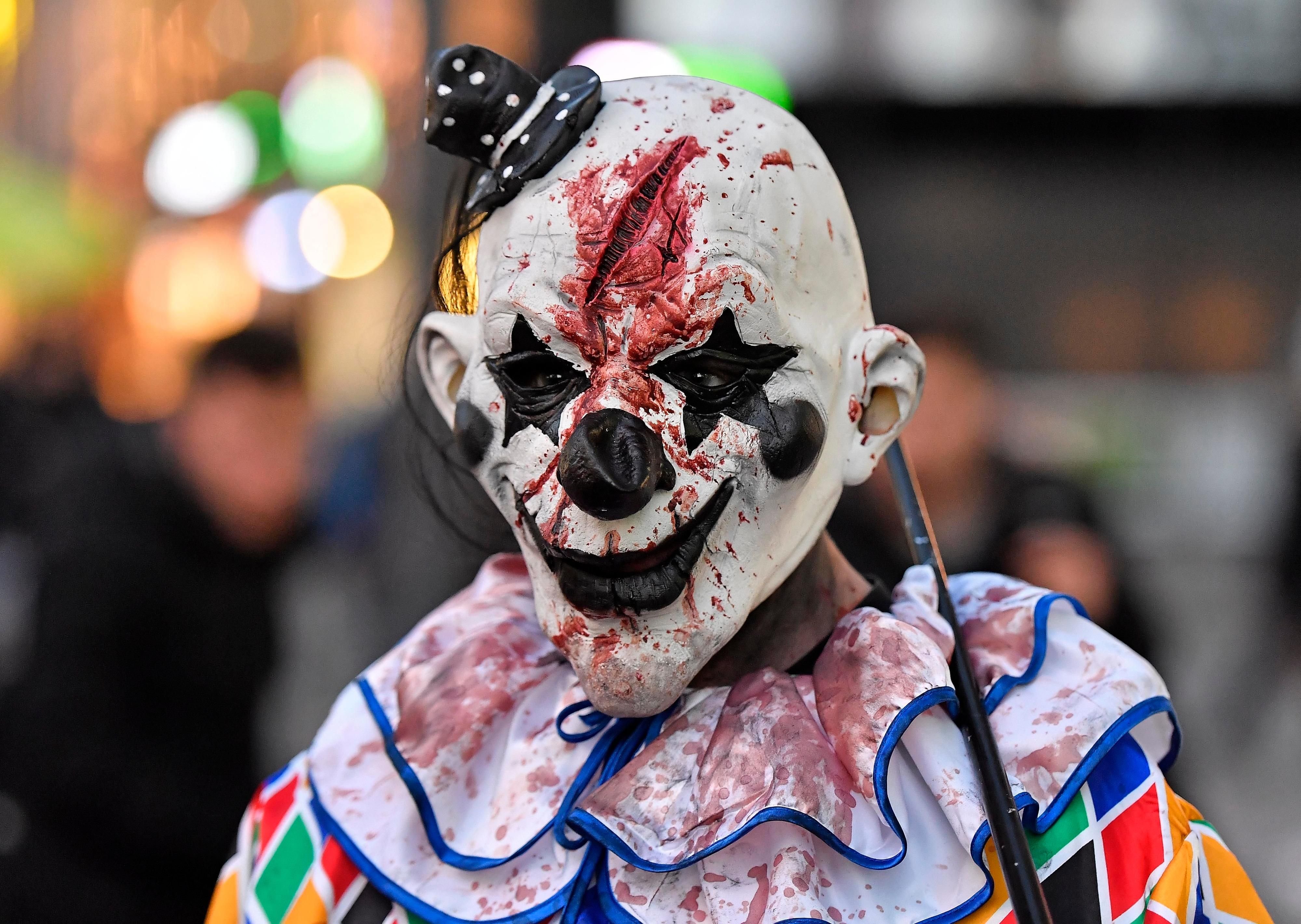 Ein Horror-Clown beim Zombiewalk in Essen. (Symbolbild)