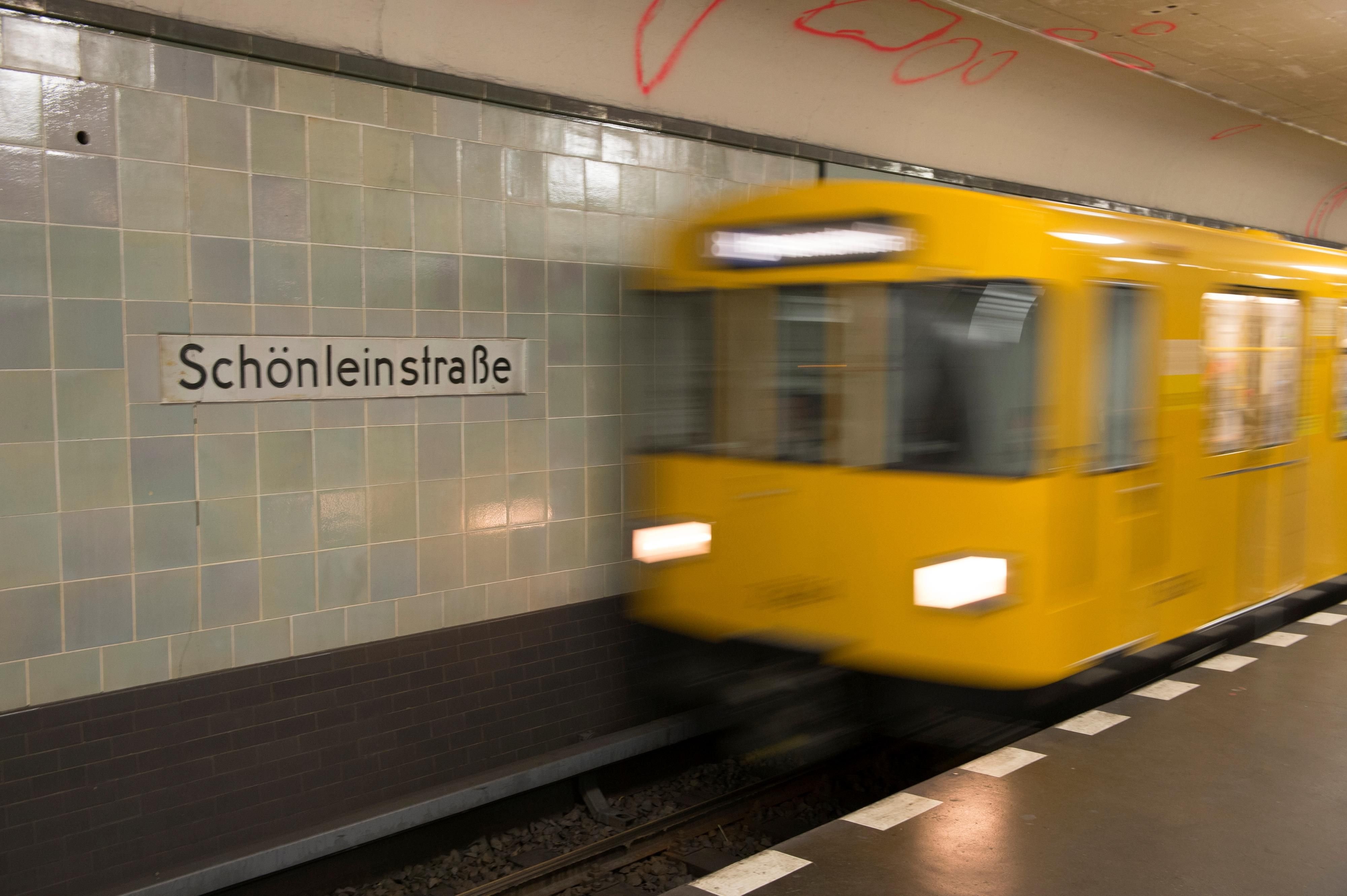 Die Berliner U-Bahn-Station Schönleinstraße.