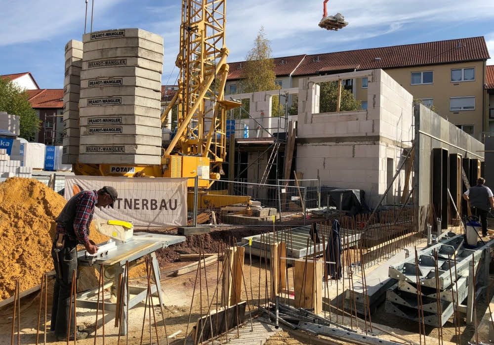 An der Ecke Schmale Straße, Dovestraße entsteht ein neues Wohnhaus. Die Firma Partner-Bau errichtet derzeit den Rohbau.