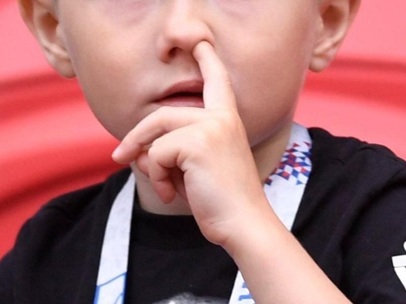 Viele machen es, meistens heimlich. Beim Nasenbohren soll uns am besten niemand sehen. Hat der Finger dort überhaupt etwas zu suchen?. Foto: picture alliance / Marius Becker/dpa