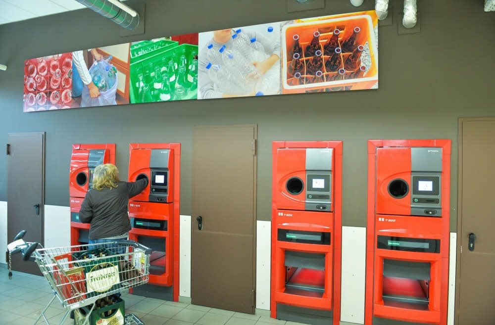 Die Leergut-Automaten erkennen, ob PET- oder Mehrwegflaschen eingeworfen werden.