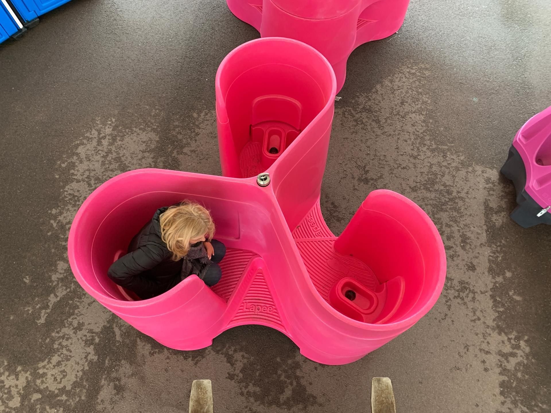 Hinsetzen, pinkeln, fertig: Das Damenurinal Lapee soll das stille zu einem schnellen Örtchen machen. Erfunden wurde es in Dänemark.
