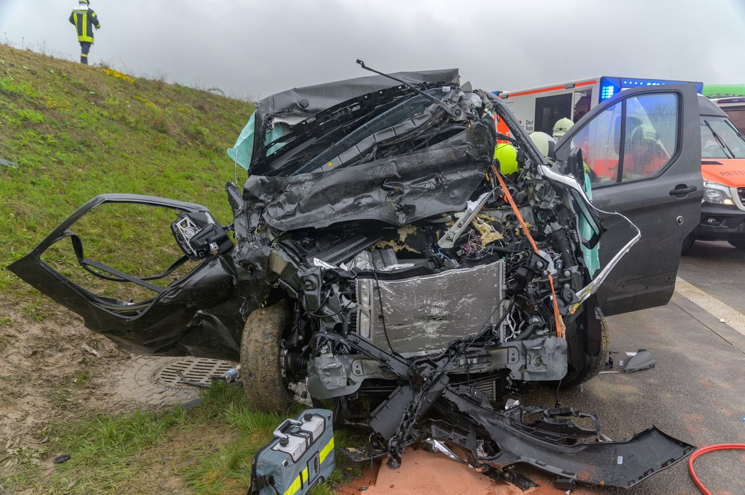 Bei dem schweren Unfall bei Magdala wurden mehrere Menschen verletzt.