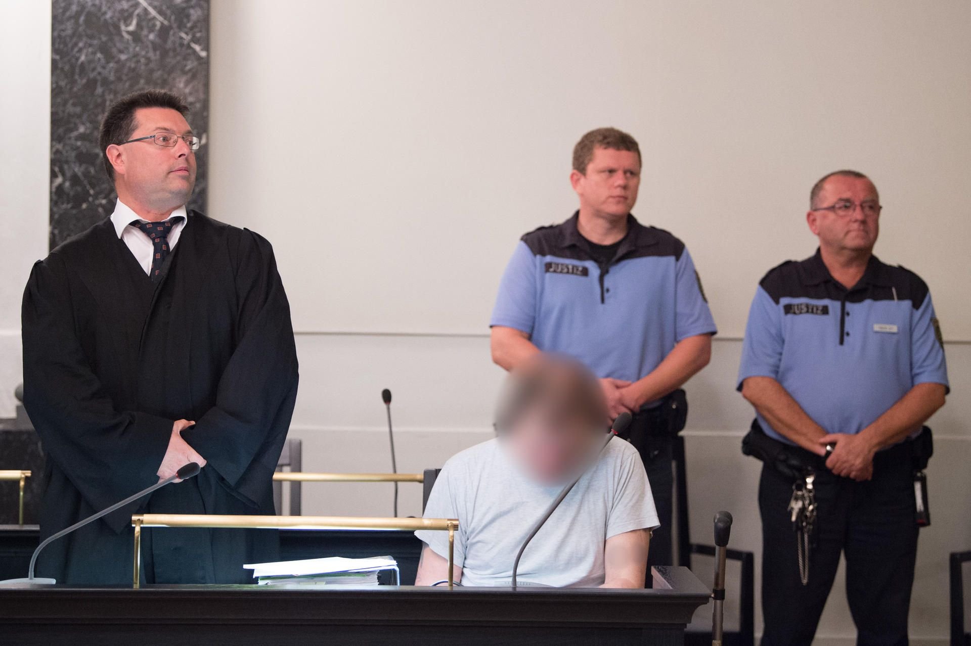 Der Angeklagte Helmut S. (M.) im Landgericht in Zwickau. Der Angeklagte brach sein Schweigen.