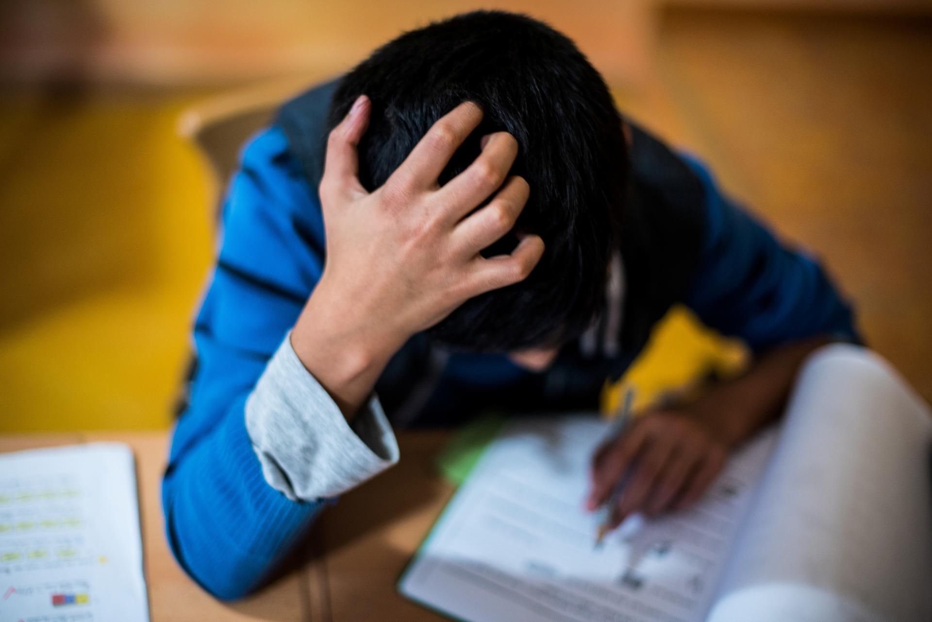 Vier von zehn Schülerinnen hätten oft Kopfschmerzen, mehr als ein Drittel schlafe schlecht.