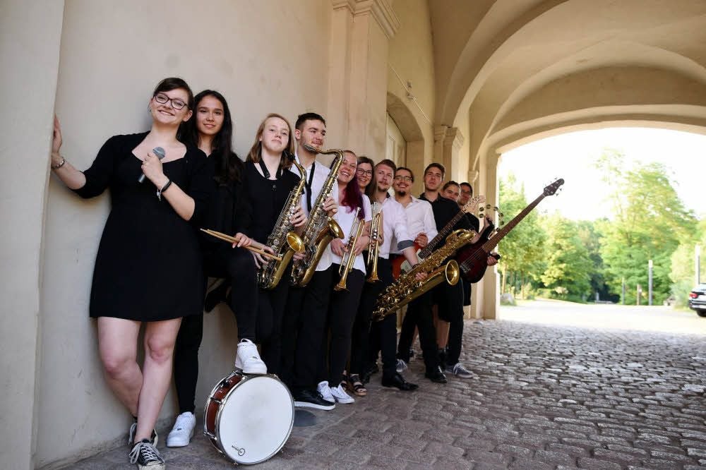 Zu „muSick“ gehören 14 junge Musiker. Beim Fototermin konnten nicht alle dabei sein.