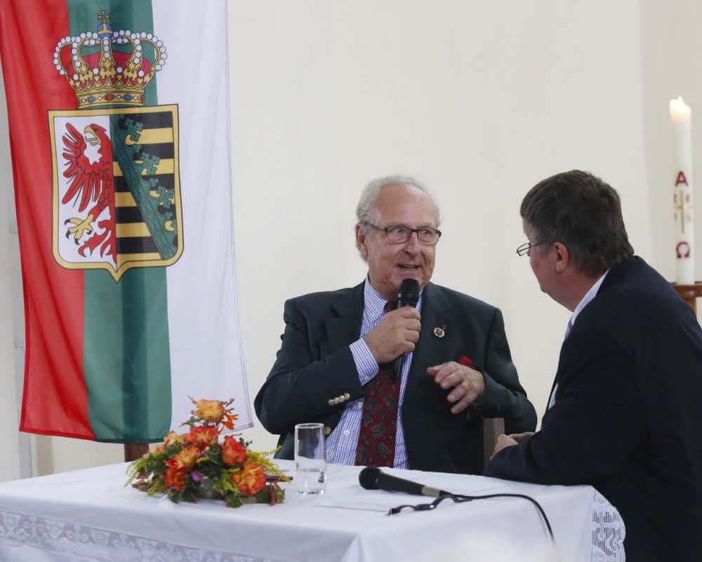 Eduard Prinz von Anhalt (l.) im Gespräch mit dem Journalisten Jörg Mantzsch