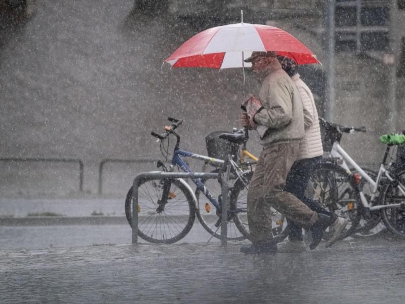 Deutschland muss sich auf mehr extreme Wettersituationen wie Starkregen einstellen. Foto: Peter Steffen/dpa