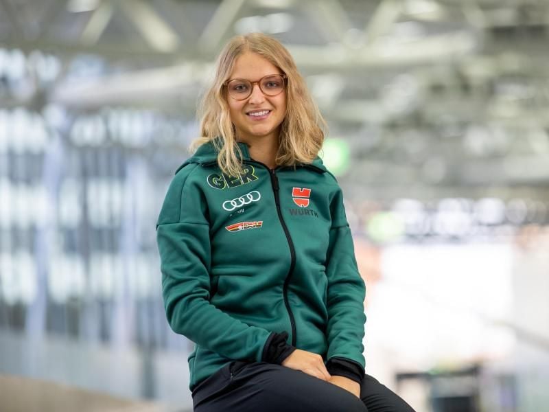 Beendet mit nur 21 Jahren ihre aktive Karriere: Skispringerin Gianina Ernst. Foto: Daniel Karmann/dpa