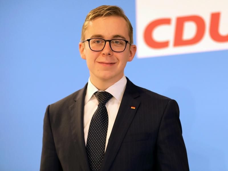 Philipp Amthor, der gegenwärtig jüngste CDU-Bundestagsabgeordnete, bewirbt sich um den CDU-Landesvorsitz in Mecklenburg-Vorpommern. Foto: Bernd Wüstneck/zb/dpa