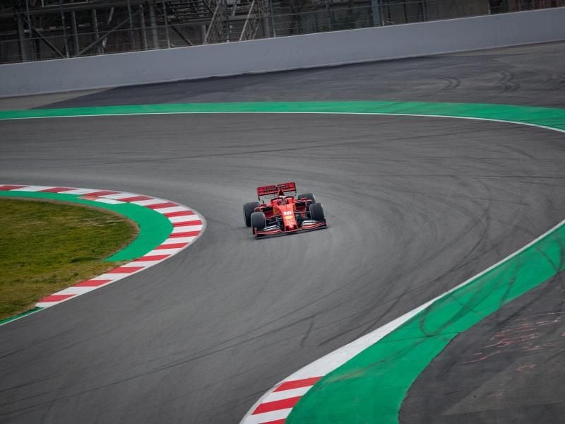 Ferrari-Pilot Charles Leclerq bei Testfahrten auf dem Circuit de Catalunya. Foto: Javier Martinez De La Puente/SOPA Images via ZUMA Wire