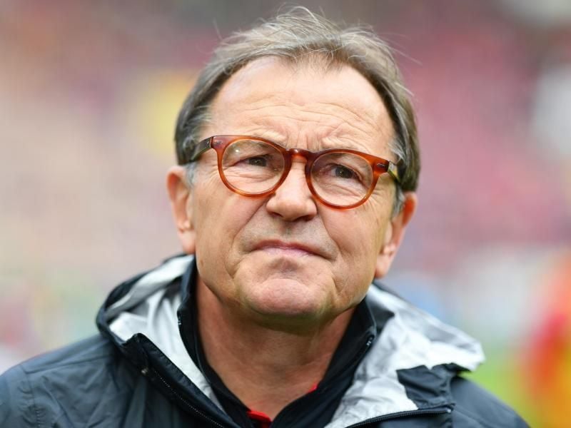 Zwist beendet: Ewald Lienen hat sich mit Dieter Hecking ausgesprochen. Foto: Uwe Anspach/dpa