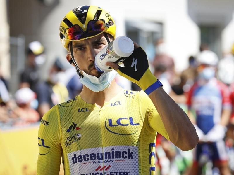 Julian Alaphilippe hatte auf der 5. Etappe innerhalb der letzten 20 Kilometer eine Trinkflasche angenommen. Foto: Pool/BELGA/dpa