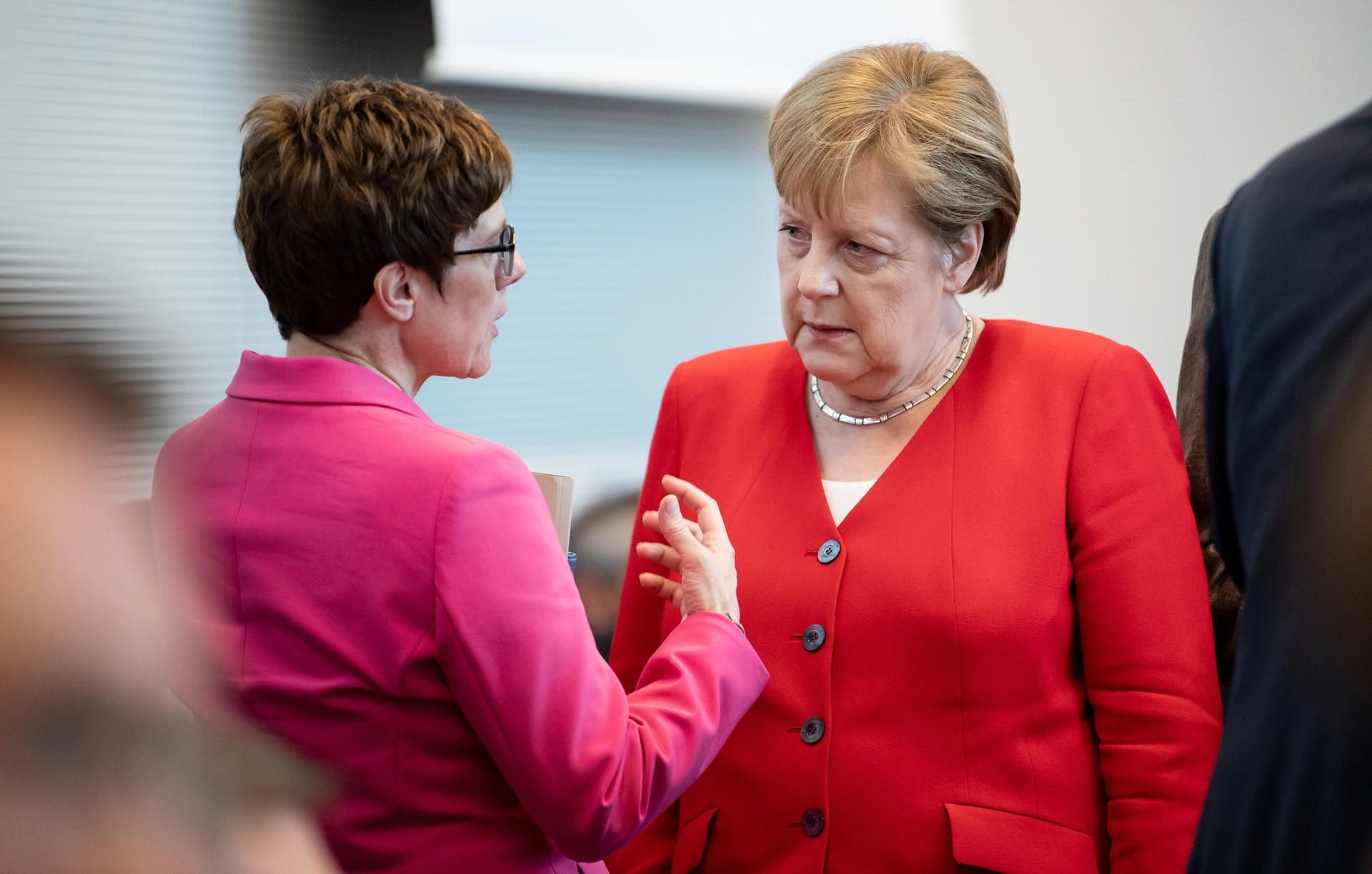 Kanzlerin Angela Merkel mit CDU-Parteichefin Annegret Kramp-Karrenbauer