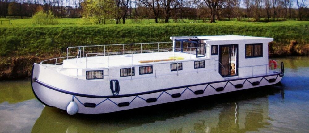Solche Hausboote sollen einmal in Bernburg zu mieten sein.