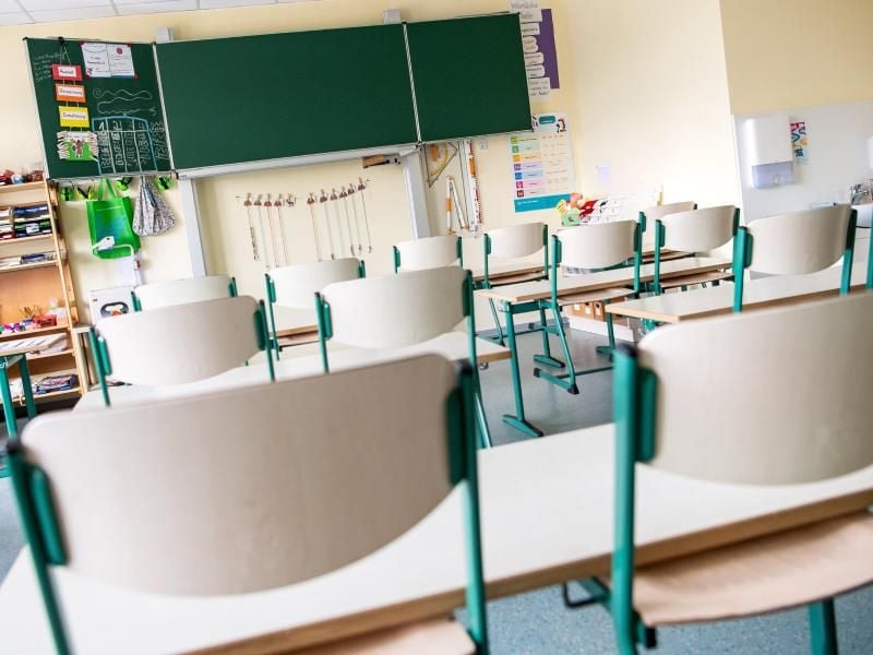 Viele gesunde Kinder können derzeit nicht in die Schule gehen. Foto: Sina Schuldt/dpa/dpa-tmn