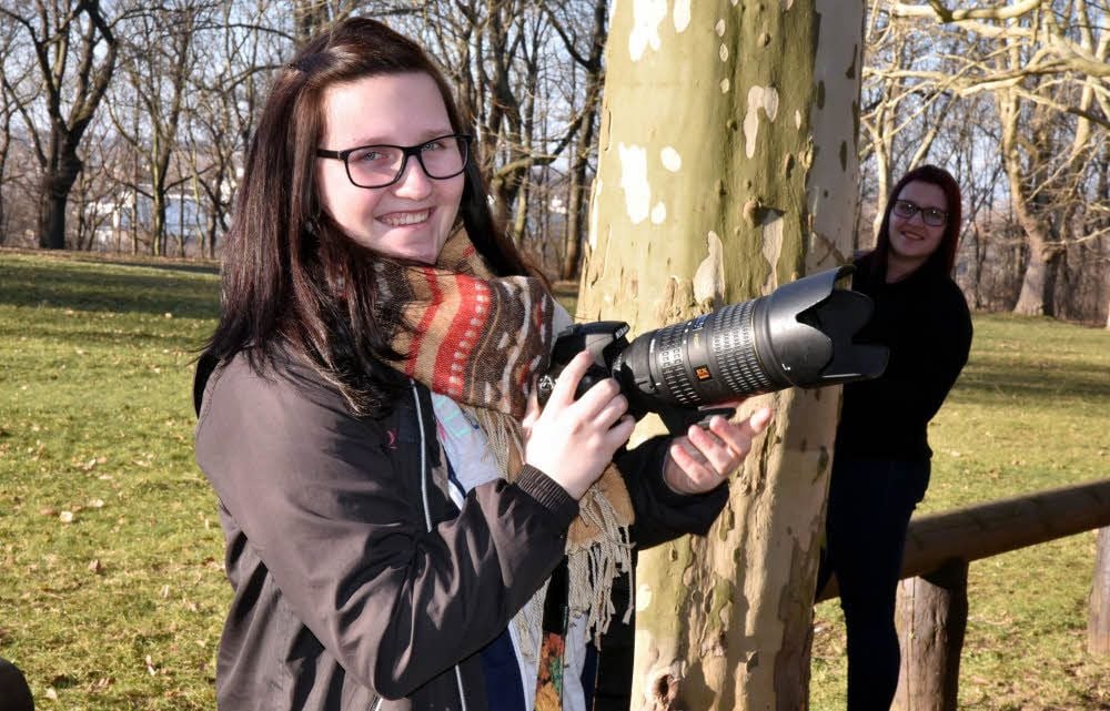 Jana Hadhazi aus Weißenfels ist Hobbyfotografin, hier mit ihrer Zwillingsschwester Laura (li.), die ihr öfter mal Modell steht.