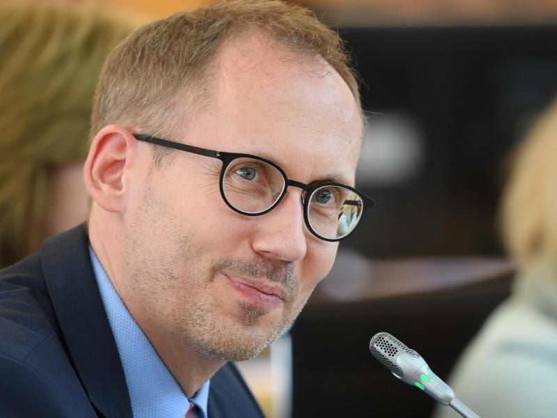 Kai Klose (Bündnis 90/Die Grünen), Sozialminister des Landes Hessen, im Hessischen Landtag. Foto: Arne Dedert/Archiv